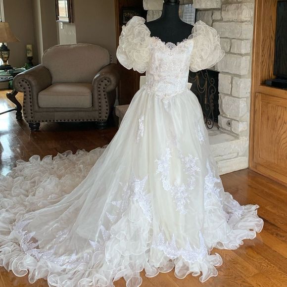 San Martin Vintage 80’s Wedding Dress and‎ Veil - Picture 6 of 17